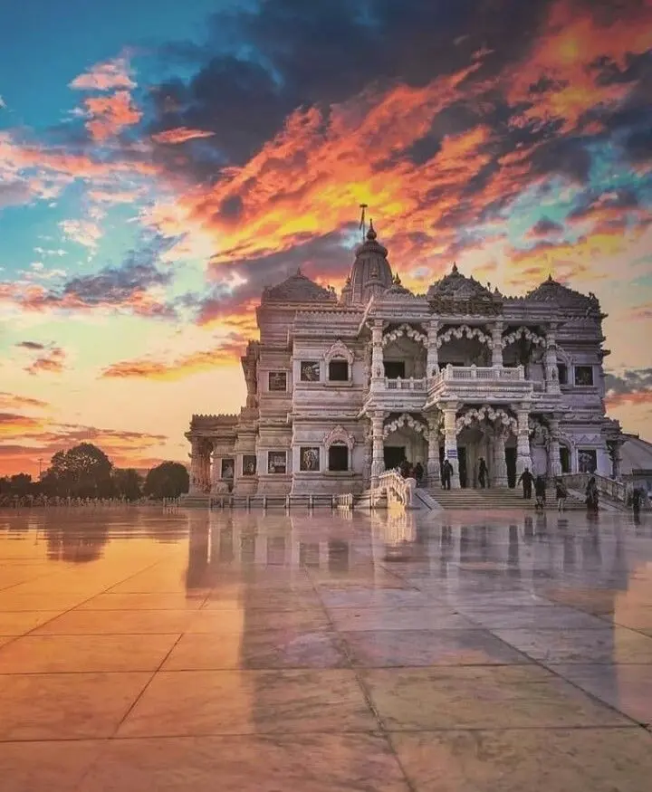 Mathura Vrindavan temple travel guide for taxi booking from Delhi
